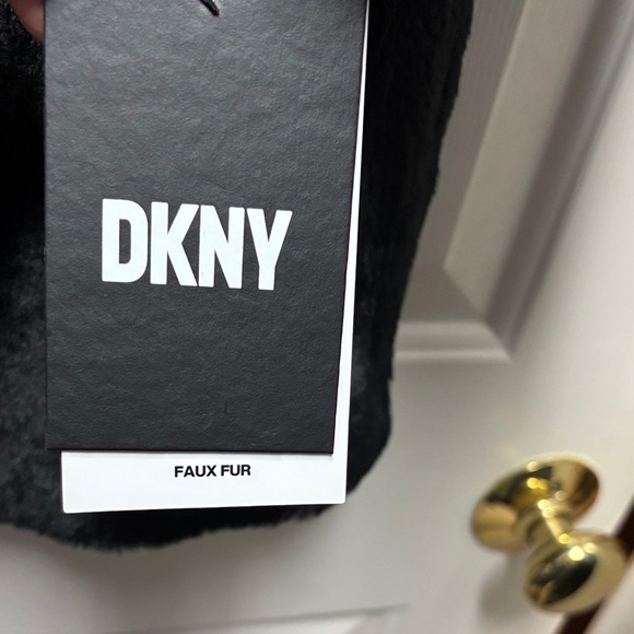 NWT DKNY Women's Elegant Black Teddy faux fur Jacket coat Medium - Picture 2 of 4